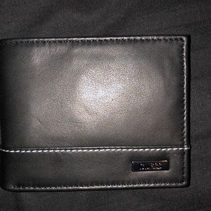 Guess men’s wallet